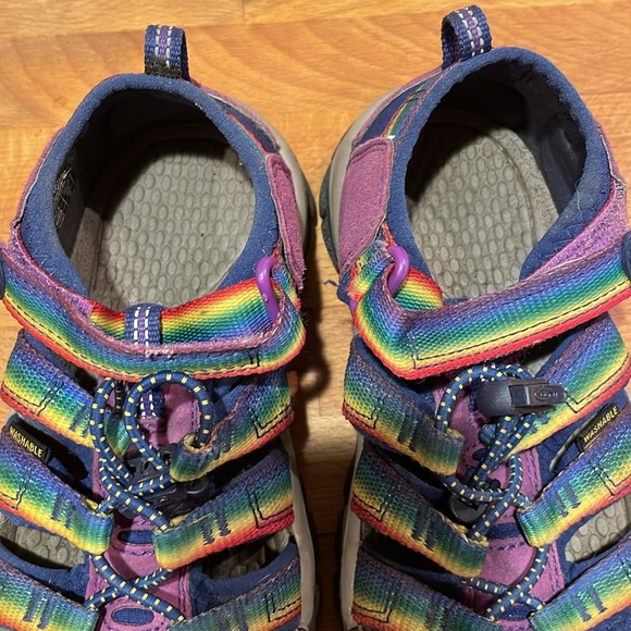 Like New girls KEENs - Picture 5 of 7